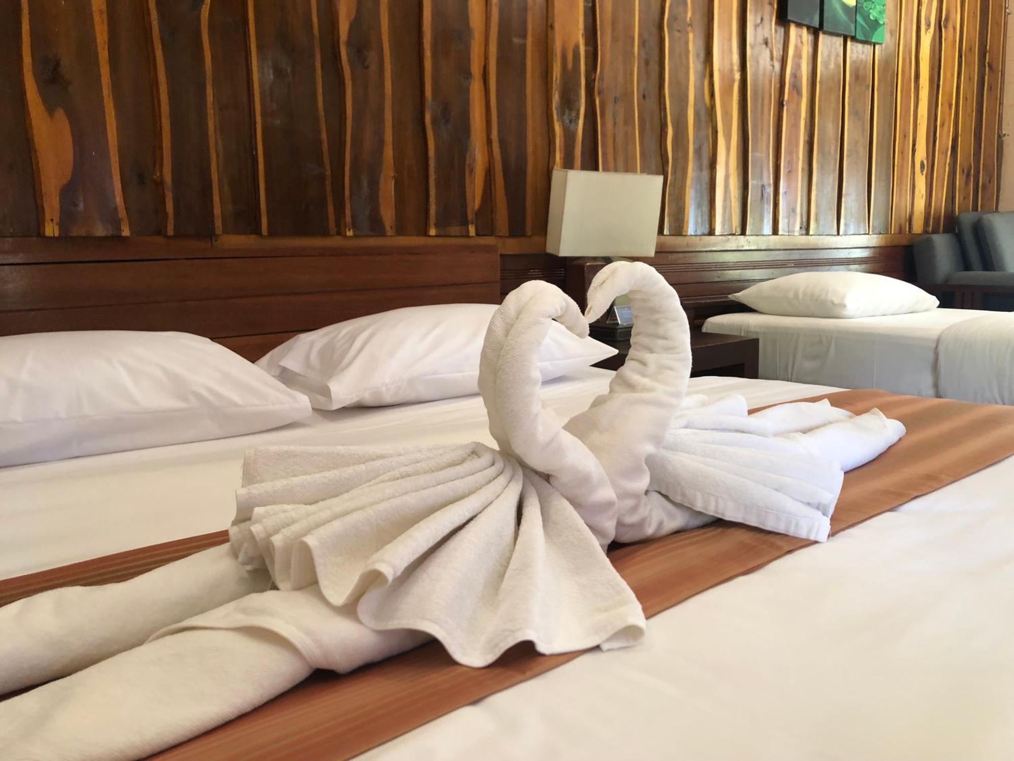 The Chevalley Beach Resort Satun Exterior foto
