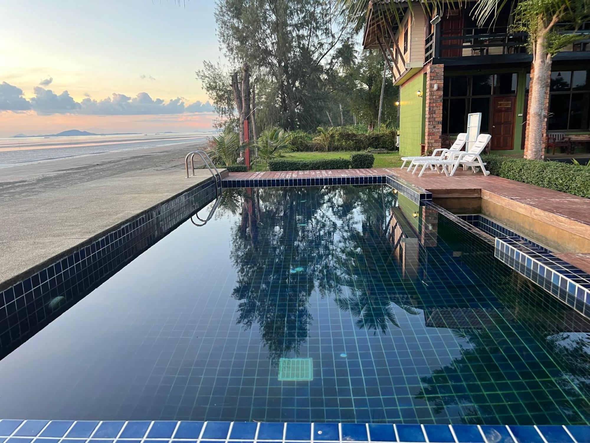 The Chevalley Beach Resort Satun Exterior foto